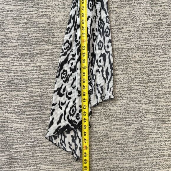 NWT Self Portrait LEOPARD PLISSE ONE
SHOULDER TOP IVORY/BLACK Size 8 - Picture 10 of 13